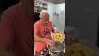 ARY FONTOURA, A VIDA &Eacute; FEITA DE MOMENTOS ESPECIAIS E MACARR&Atilde;O E UM DELES PELO MENOS PRA MIM E P/VC?