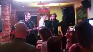Round are way (cover) oasis.
