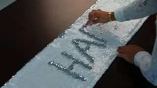 Tischl&auml;ufer &laquo;Magisch&raquo;, gold/schwarz / Chemin de table &laquo;Magique&raquo; argent&eacute;/blanc- Vedia.ch