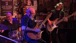 Mike Keneally & Lava Infinite Fretless Drop Guitar Solo / Snowcow live / at the Baked Potato