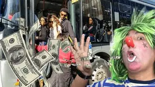 INCREÍBLE…ellos viajaron gratis..! Payaso Loco regala su sueldo a pasajeros de bus público.