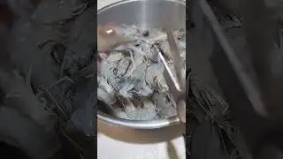 HOW I DO SHRIMPS FOR STIR-FRY #viral #fresh #shrimp #cleaning #stirfry #shorts