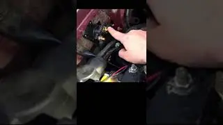 У вас старый Ford, который не заводится и не крутит ручку? Проверьте реле стартера отвёрткой! #ме...