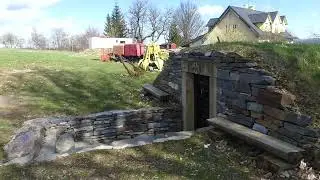 Horn&iacute; Město vchod do podzem&iacute; a are&aacute;l geologick&eacute; expozice