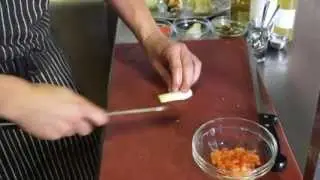 Como se hace el tartar de Salmón. Videoreceta. Restaurante Baeza&Rufete.Alicante