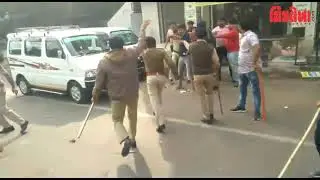 JNU Effect: ABVP And NSUI Students Come To Blows In Ahmedabad