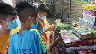 Surich v&agrave; c&aacute;c bạn nhỏ đi mua Đồ chơi Lego Đồ chơi r&aacute;p h&igrave;nh sau khi thắng đ&aacute; banh - Surich toysreview