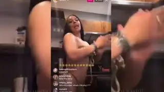 Winter Blanco Goes Live With Her Friends In A Bikini eats a Cup Of Noodles And Gods Live With fans