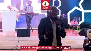 الشاعر ازهري محمدعلي في القاء شعري لقصيدة عار القيادة العامة في يوغندا فعالية فالنغني للسلام والثورة