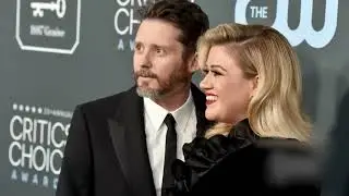 Kelly Clarkson Slams Manager Who Told Her to Get Boob Job