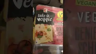 MVlog - Tag 354 - Bresso - Kirschtomaten/Chili Streich mit veg. K&auml;se, Paprika und Salat auf Toast!