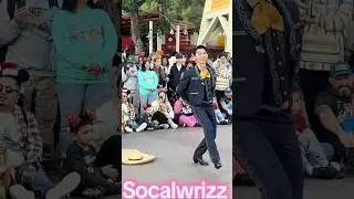 #vivanavidadstreetparty #disney #dance #music #castmembers #socalwrizz #foryou #fyp