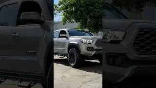 STOCK HEIGHT TACOMA ON 275/70/17 WITH BODY MOUNT CHOP
