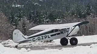 Piper Cub с широкими шинами; зимняя посадка.