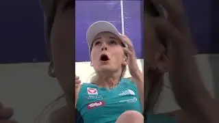 Janja Garnbret suffers a big fall
