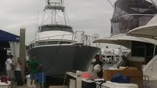 Viking Yacht 82 EB in a Tight Spot - Ft Lauderdale Boat Show 2013 - Move Out