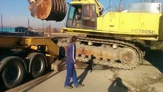 Unloading The Komatsu PC750 By Side