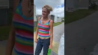 Виа Нетертон находит бездомную женщину, похожую на её мать, и обращается к молитве, чтобы исцелит...