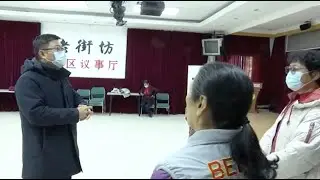 Do Chinese people feel they are living in a democracy?