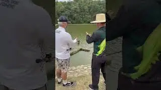 Novo m&eacute;todo para pescar😂🎣#pescaria #pesca #fish #fishing #peixe #pescador #humor #peixe
