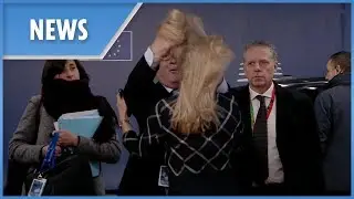 Bizarre moment Juncker ruffles woman's hair