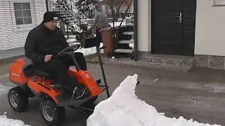 Husqvarna Rider R 214 TC in snow
