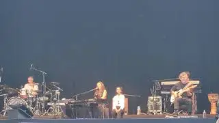 Dancing Elisa