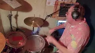 Christmas Wrapping, aka Merry Christmas by the Waitresses Drum Cover, drum-less track, 12-03-2025.
