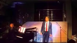 Daniel Koek sings 