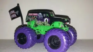 HWMJ UNBOXING: 2017 Grave Digger Color Treads!!!