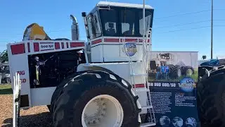 Walking around the Worlds Largest Farm Show