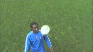 Jay Jay Okocha juggling