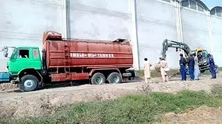 volvo ew 130 machine Tanker Truck Stuck in the swamp dal dal min phans giya