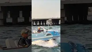 На ретро лодке Fiat 500 по водным прострам Дубая