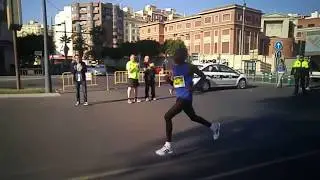 Marat&oacute;n Valencia 2017. Sammy Kitwara y Evans Kiplagat Chevet. C&aacute;mara lenta.