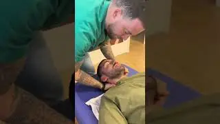 Dolore alla cervicale (Trattamento in diretta✅) #short #osteopata #cervicale #dolorecervicale