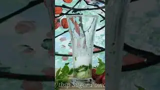 The EASIEST & BEST Strawberry Mojito Recipe #shorts