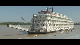 River cruise docks along the Ohio River