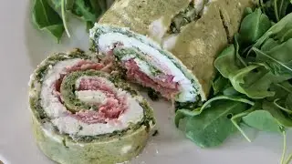 Super ricetta estiva facile e gustosa: rotolo di frittata con ricotta e prosciutto