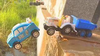 Cars vehicles jumping challenge toys | tractor trolley accident mudding | Cocotoys