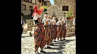 Kadınların muhteşem g&ouml;sterisi  #halay #kurdish #kurtce #&ouml;ne&ccedil;ıkar #dugunumuzvar #gelin  #halaybasi