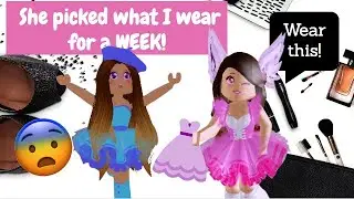 My sister CHOSE my OUTFITS for a WEEK! //Roblox Royale High (Super Cute)