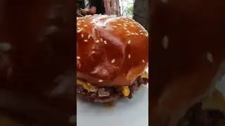 Gigantic Burger In Boston (Newbury Street) &ldquo;Crazy Good Kitchen&rdquo;