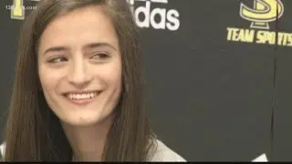 Mary Persons cheerleader signs to UGA