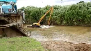 V & V Contracting Co Ltd desilting a river