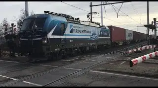 Railroadcrossing action 🔴🔔🔴! Freight Train ( Containers) RTB Cargo is passing ! At Blerick🇳🇱20.12.25