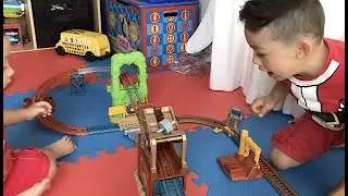 Unboxing New Thomas Trackmaster Scrapyard Escape Set - A Risky Ride Across A Cable Bridge!