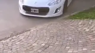 AUTOS AL PISO-ARGENTINA