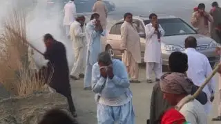 Pakistan police clash with anti-government protesters