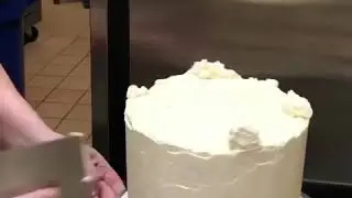 Rustic Ribbed Buttercream with Fresh Flowers